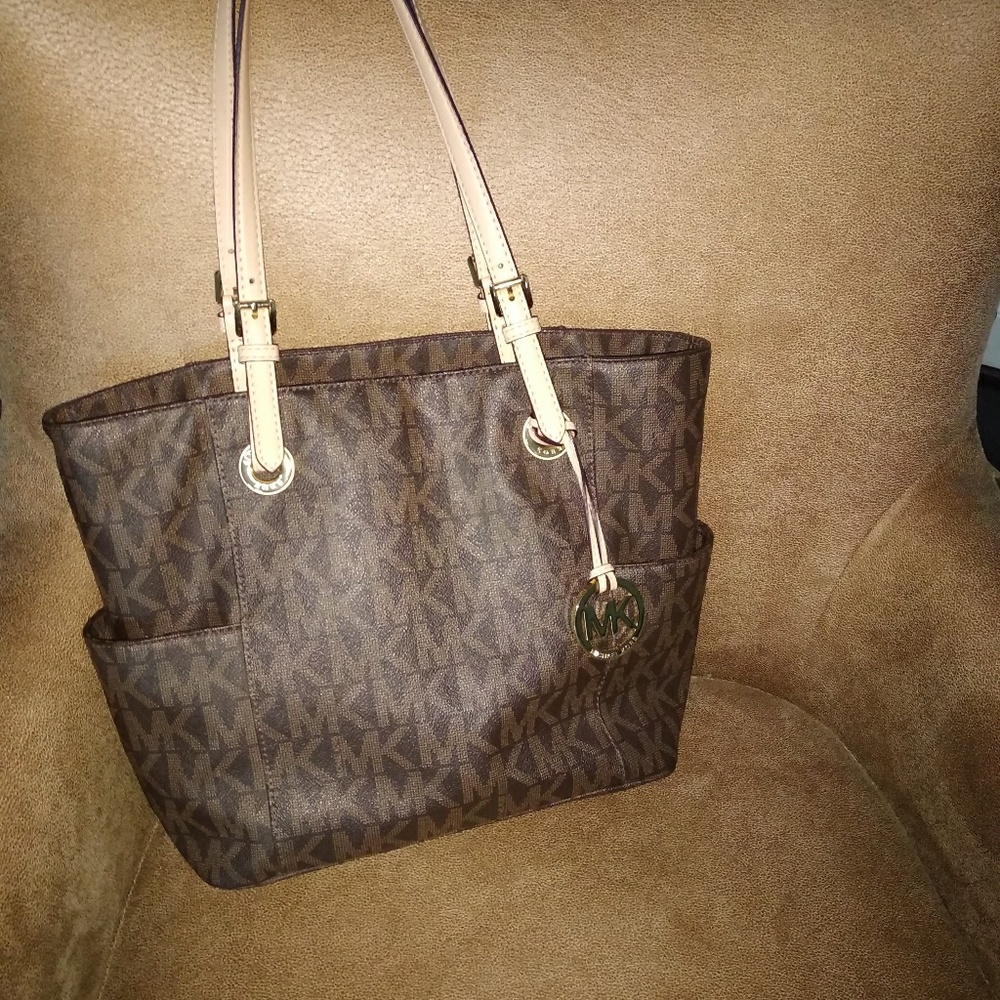 Michael Kors Signature Tote - Picture 5 of 6